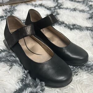 Dansko Classic Black Women's Mary Jane Flats